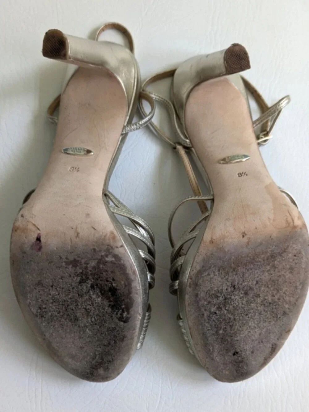 Badgley Mischka Angelica Metallic Gold Sandals Stilettos Size 8.5 T-Strap